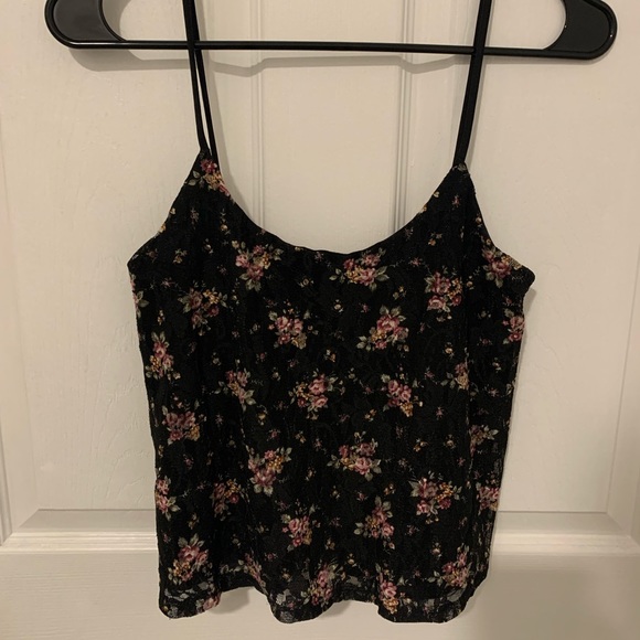 SO Tops - Adorable floral spaghetti strap & shear/lace back crop tank 💫